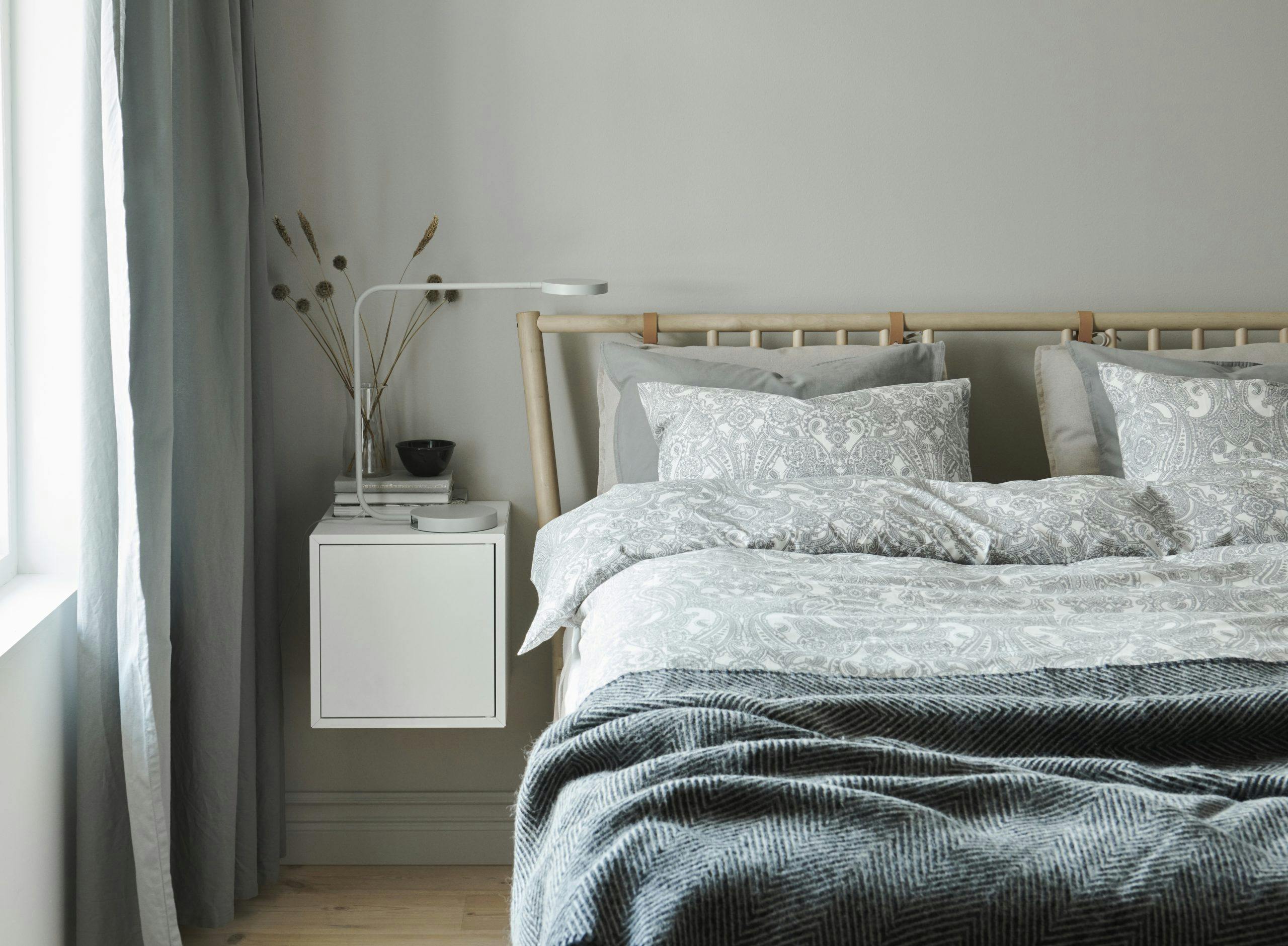 Duse tekstiler til soverommet seng og gardiner fra ikea